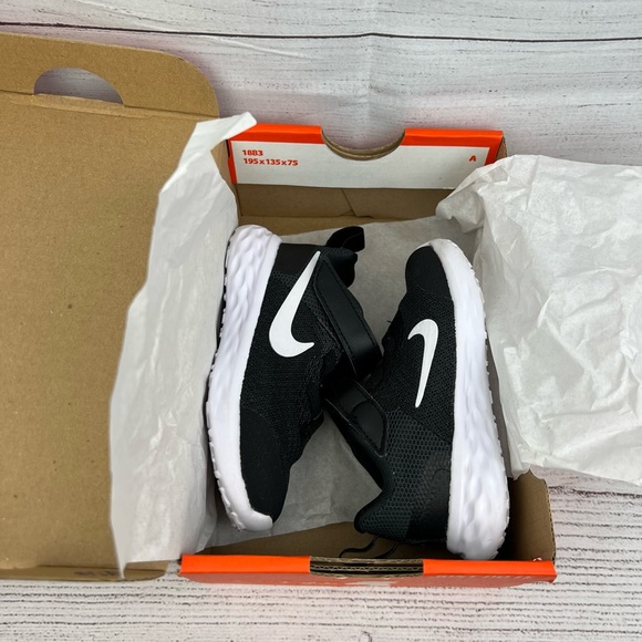 Nike Revolution 6 toddler shoes - Picture 2 of 16